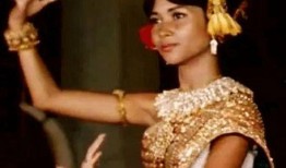 帕尔维娜礼貌吃瓜,吃瓜界的礼貌典范