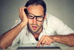 少年熬夜吃瓜秃头,少年为何一夜之间秃头？揭秘熬夜与脱发之谜