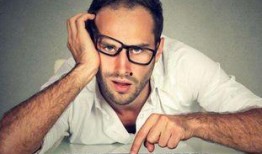 少年熬夜吃瓜秃头,少年为何一夜之间秃头？揭秘熬夜与脱发之谜