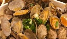 学士街吃瓜,街头小吃与闲话连篇