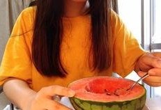 吃瓜女留学,揭秘校园里的“瓜田”风云