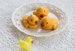小黄鸭吃瓜视频,萌宠美食大揭秘