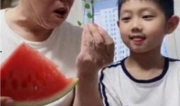 小外孙吃瓜