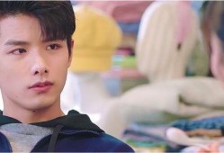 小娇妻露脸吃瓜