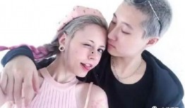 妈妈领着女儿吃瓜,妈妈领着女儿共享夏日清凉瓜果