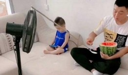 吃瓜爸爸带儿子,亲子互动的甜蜜时光