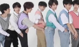 小娇妻露脸吃瓜