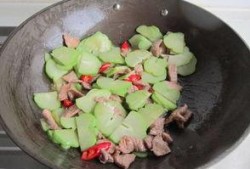 吃佛手瓜可吃羊肉吗,相宜搭配的美食探索