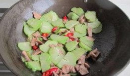 吃佛手瓜可吃羊肉吗,相宜搭配的美食探索