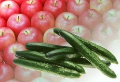 同时吃瓜和苹果,同时品尝瓜与苹果的独特体验