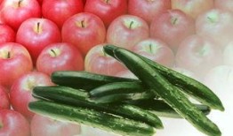 同时吃瓜和苹果,同时品尝瓜与苹果的独特体验