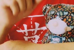 格子画吃瓜看戏,一幅描绘市井百态的画卷