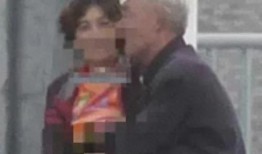 大爷大妈吃瓜事件