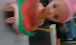 阳光下吃瓜,品味夏日瓜果的甜蜜滋味