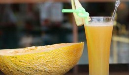 吃哈密瓜能不能喝奶粉