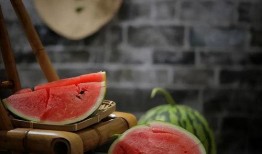 吃瓜背诗,品味古典诗意