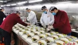 方舱医院乌鲁木齐吃瓜,战“疫”中的温馨瞬间