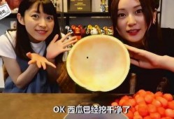 网络吃瓜图片搞笑女,吃瓜女生表情包，笑出腹肌！