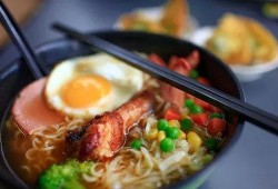 喝水吃饼吃瓜吃面吃人,饮水品饼，嚼瓜尝面，感悟生活百态