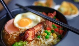 喝水吃饼吃瓜吃面吃人,饮水品饼，嚼瓜尝面，感悟生活百态