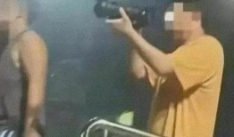 大学吃瓜情侣,揭秘大学情侣的甜蜜生活