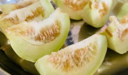 安静吃瓜英文,Unraveling the Intricacies of the 'Quiet Gourd Eating' Phenomenon