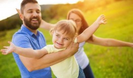 吃瓜爸爸带儿子,亲子互动的甜蜜时光